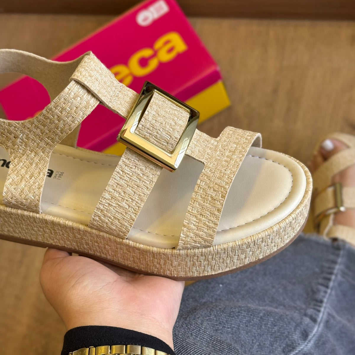 Sandália Moleca Napa Tresse Detalhe Dourado 5553.103 - Natural Creme