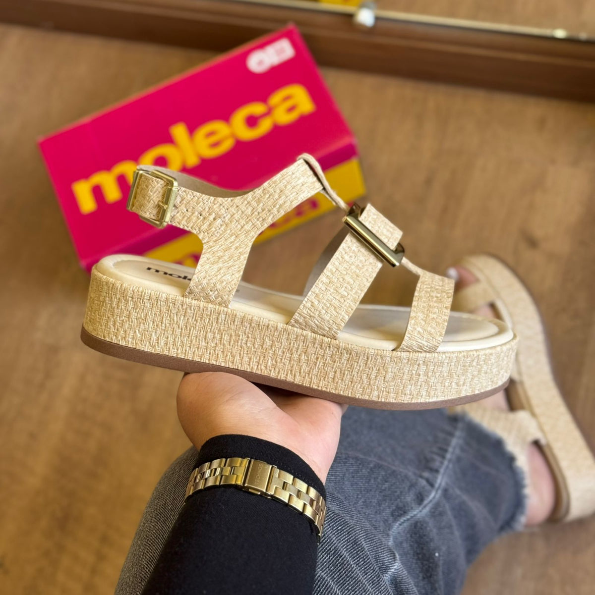 Sandália Moleca Napa Tresse Detalhe Dourado 5553.103 - Natural Creme