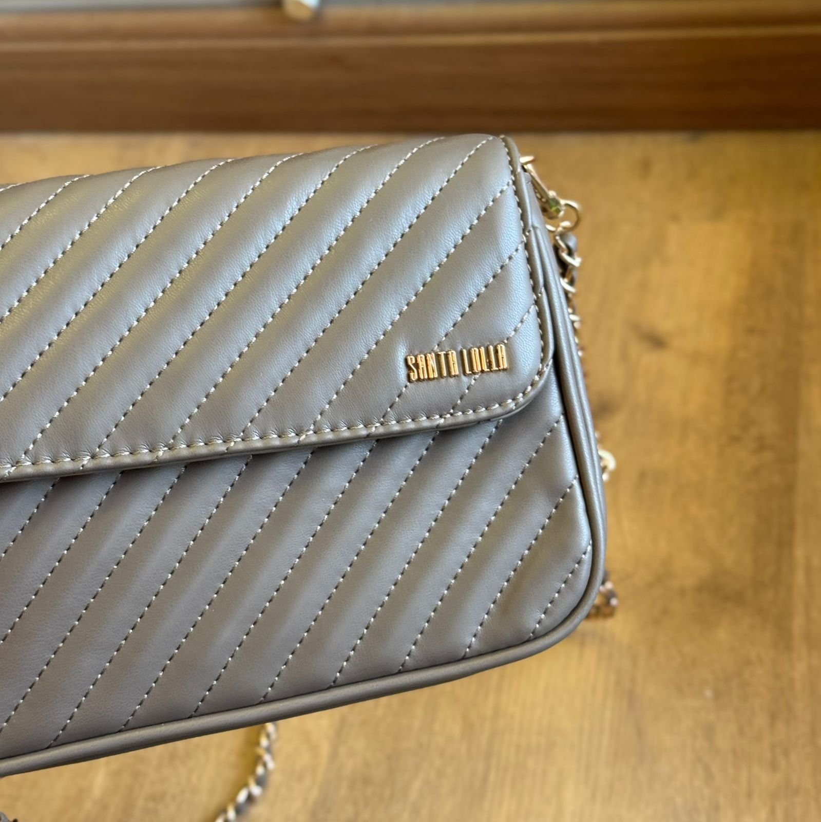 Bolsa Santa Lolla Pequena Soft Alça Corrente Transversal 0452.5475