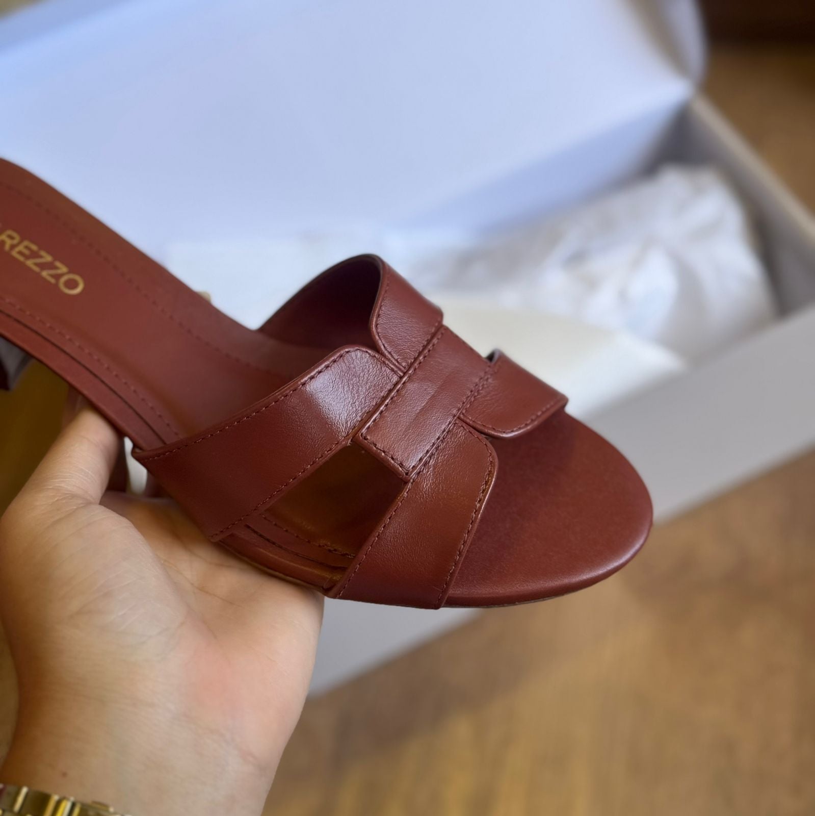 Tamanco Arezzo Couro Salto Bloco Tira Vazada A031990246