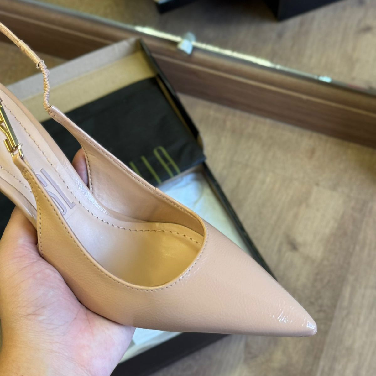 Scarpin Slingback Santa Lolla Verniz Salto Fino Médio 06D1.49EB.0202