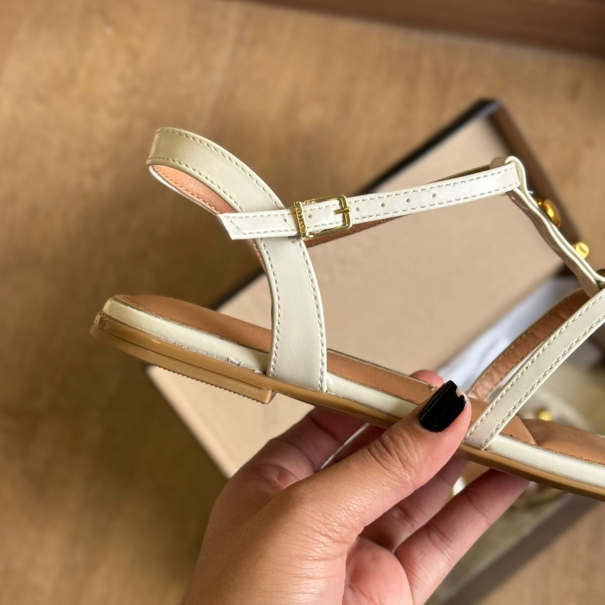 Sandália Vizzano Rasteira Pedrarias nas Tiras 6513.218