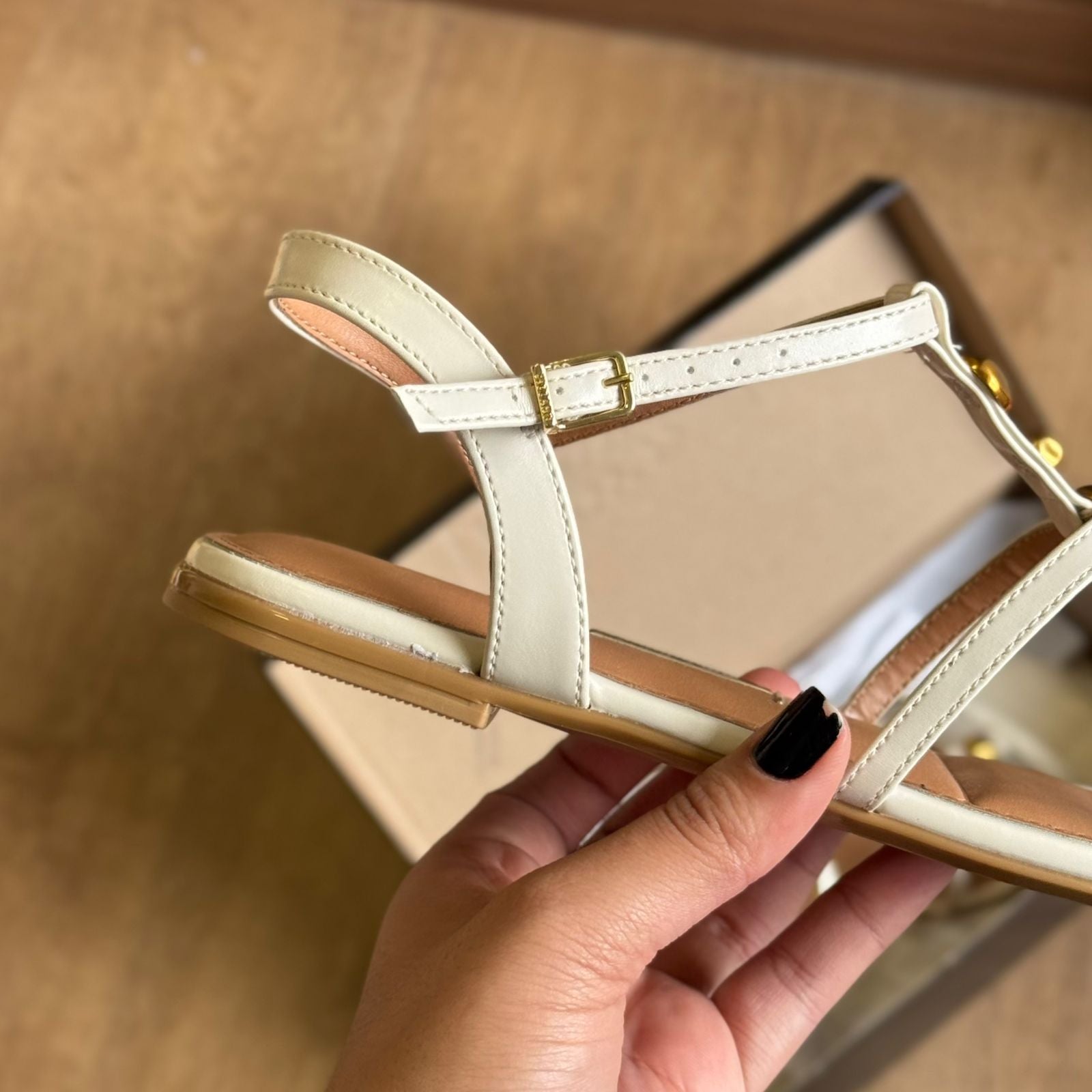 Sandália Vizzano Rasteira Pedrarias nas Tiras 6513.218