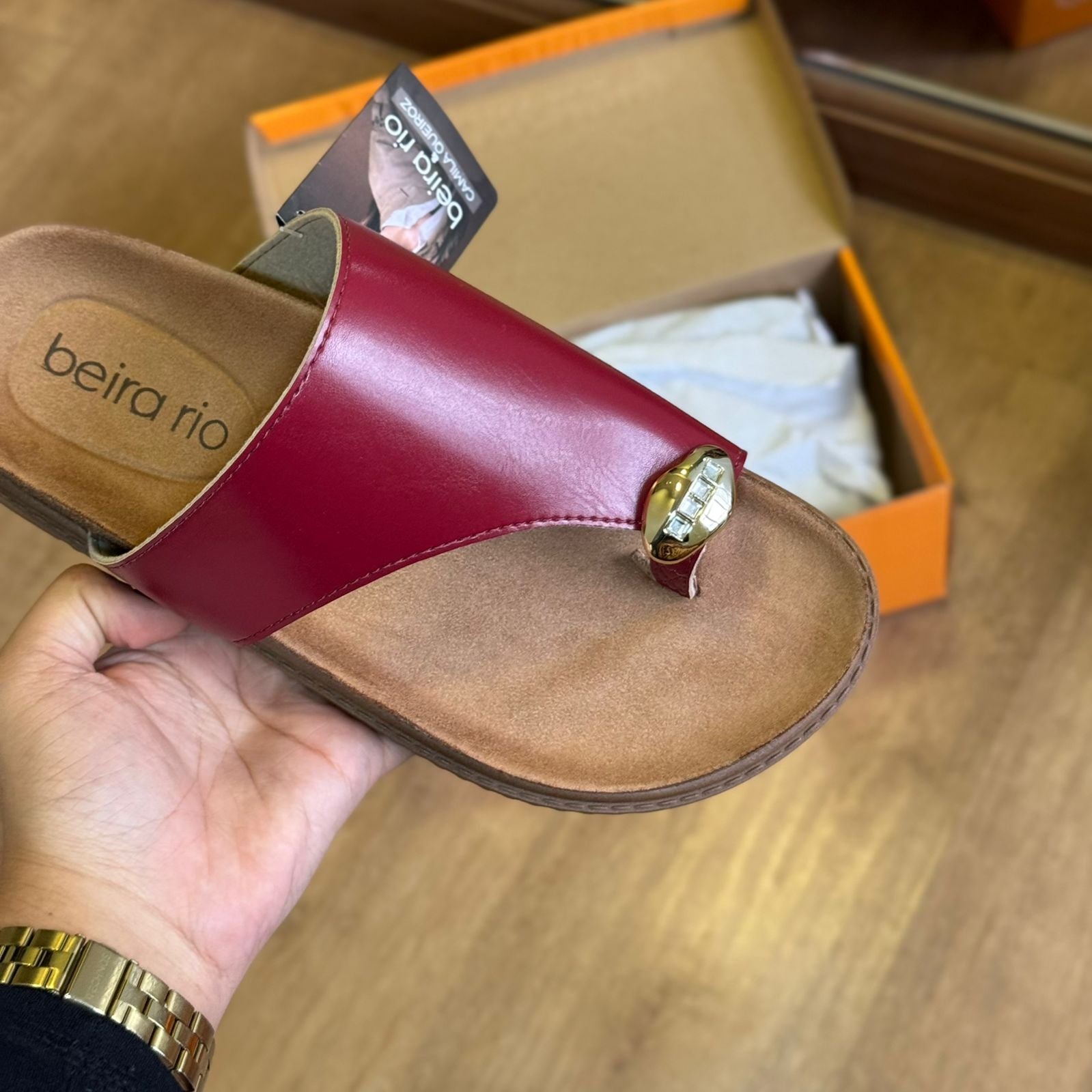 Sandália Papete Beira Rio Detalhe Dourado no Dedo 8524.110