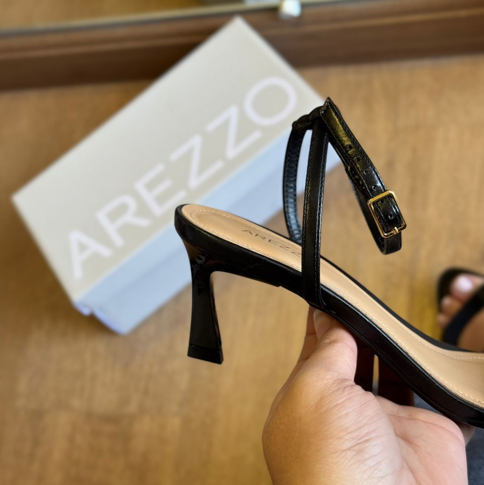 Sandália Salto Arezzo Livre e Solto A139220001