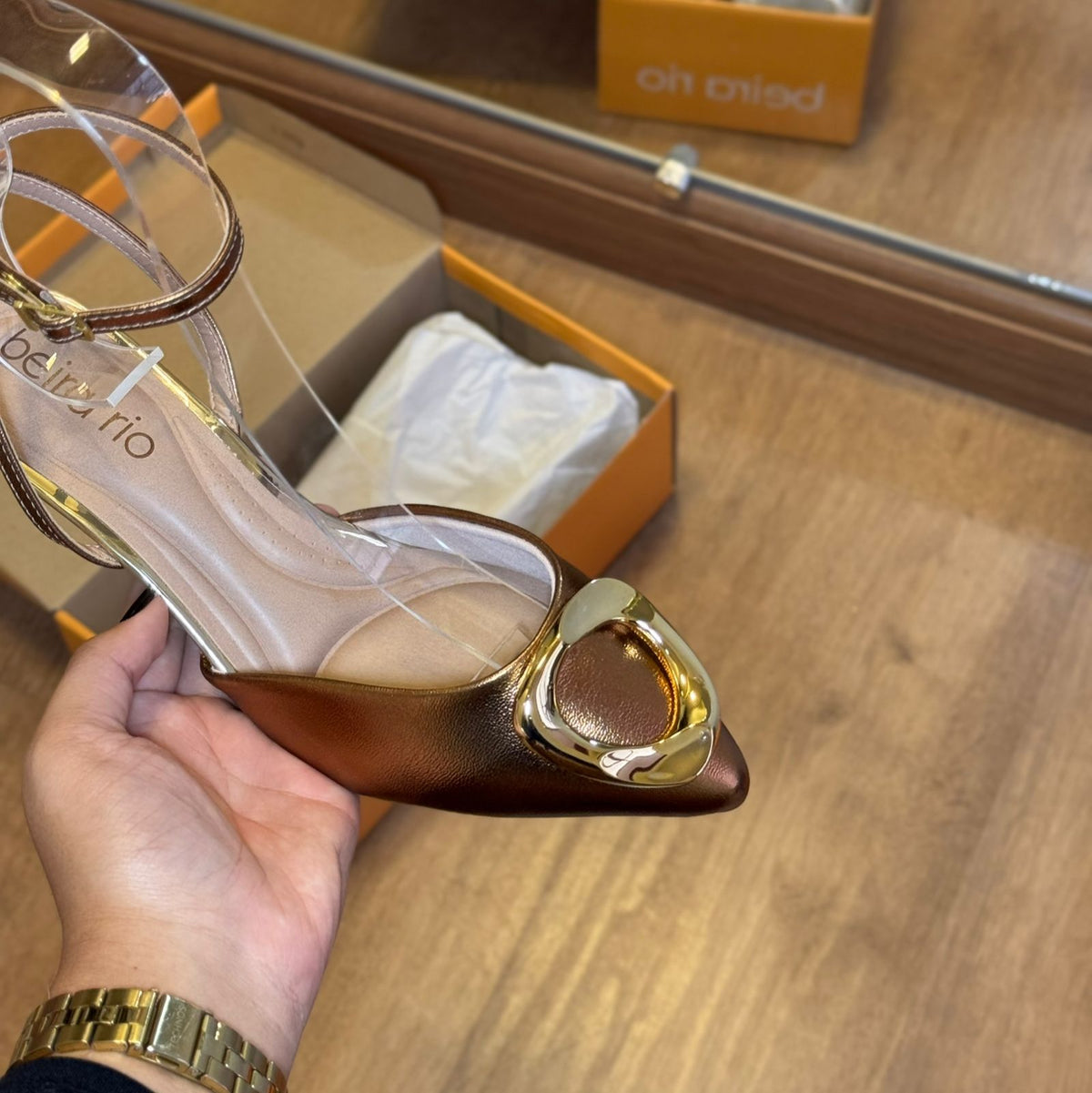 Scarpin Beira Rio Bico Fino Detalhe Dourado 4076.1320