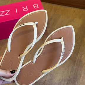 Chinelo de Dedo Arezzo Bico Folha Brizza Z191460002