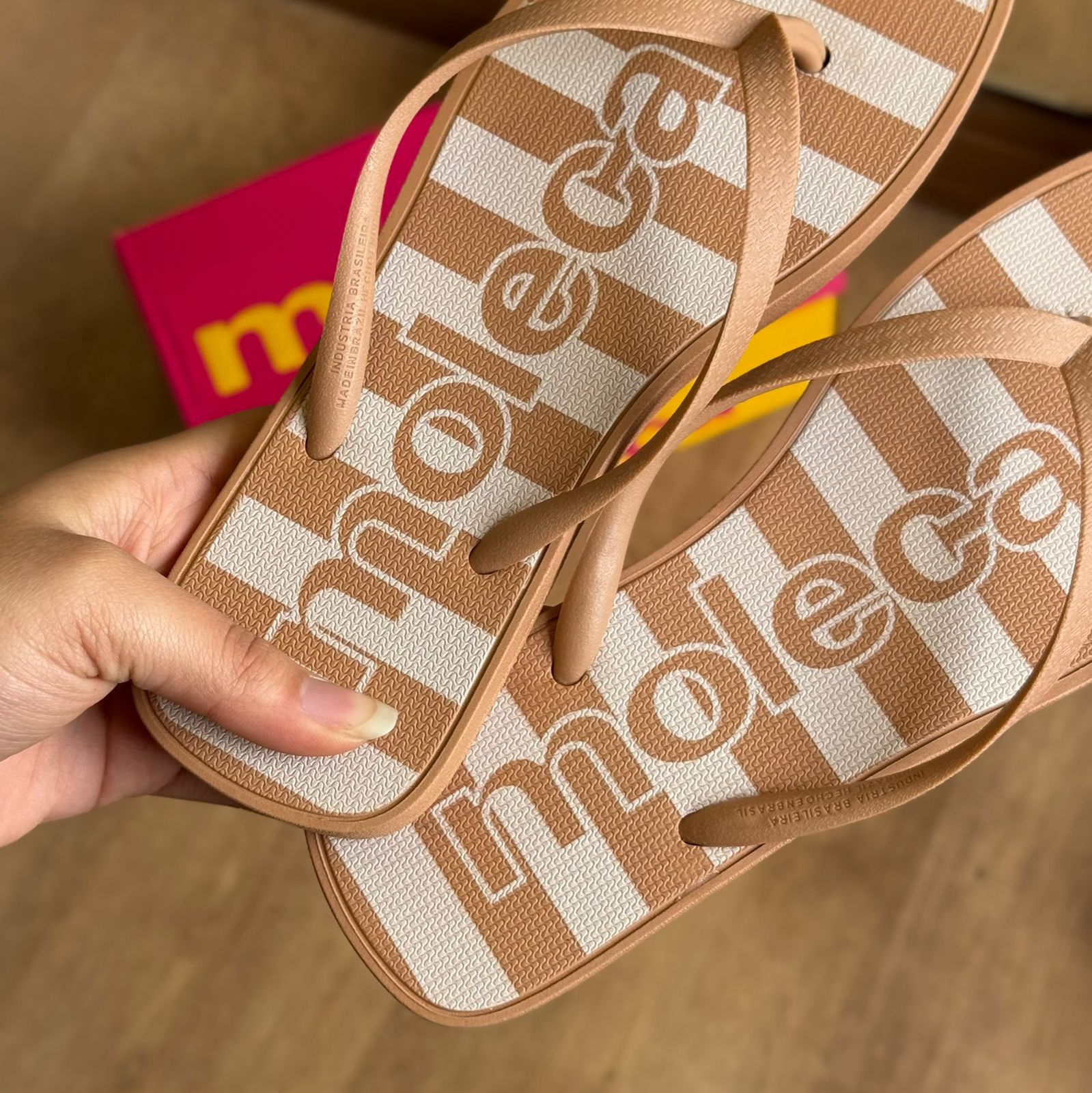 Chinelo de Dedo Moleca Listras 5552.300