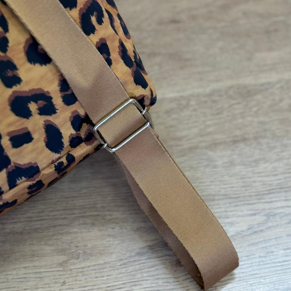 Mochila Arezzo Amazônia Onagro Z195040092