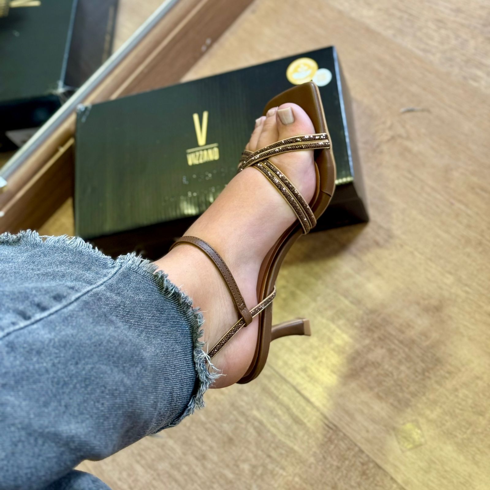 Sandália Vizzano Salto Fino Tiras Brilhosas 6536.105