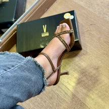 Sandália Vizzano Salto Fino Tiras Brilhosas 6536.105