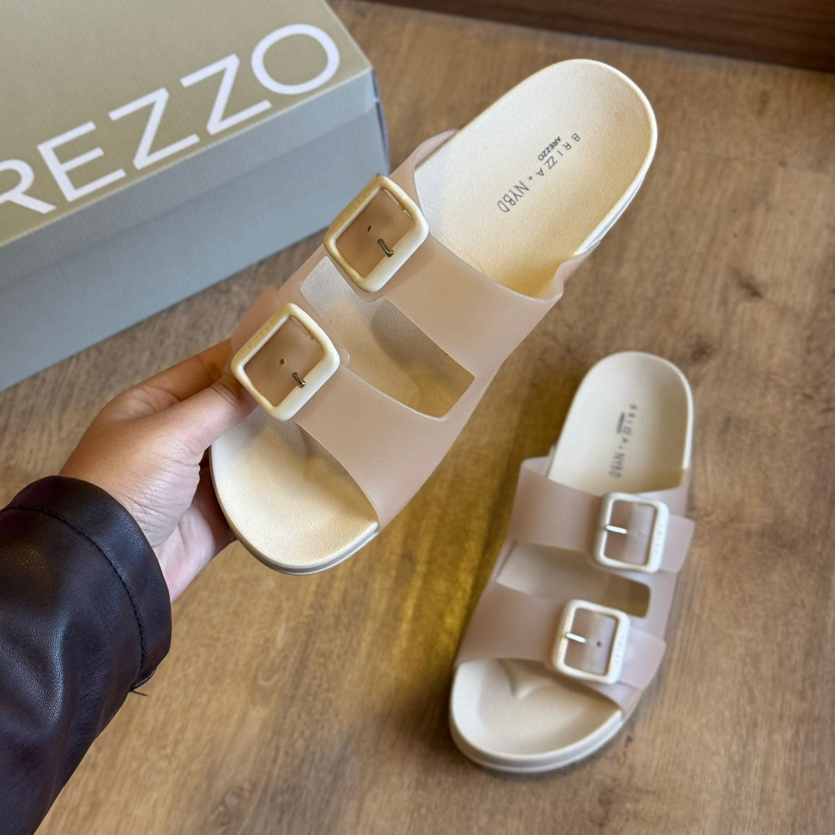 Chinelo Arezzo Slide com Fivelas Duplas Z190480004
