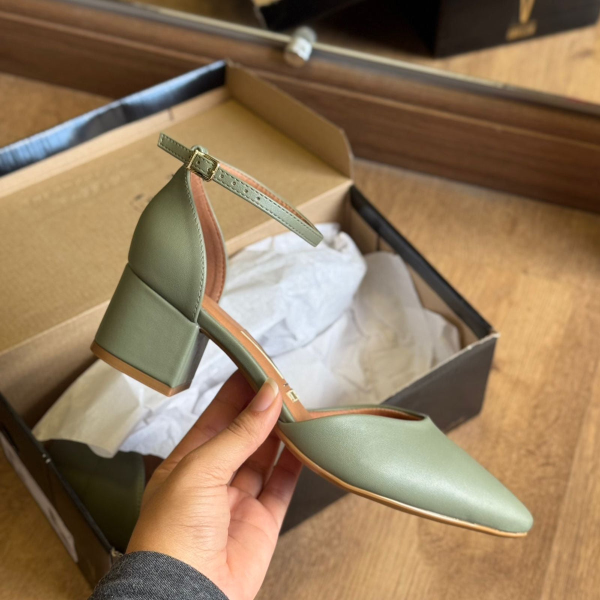 Sandália Vizzano com Bico Fino e Salto Bloco 1220.317