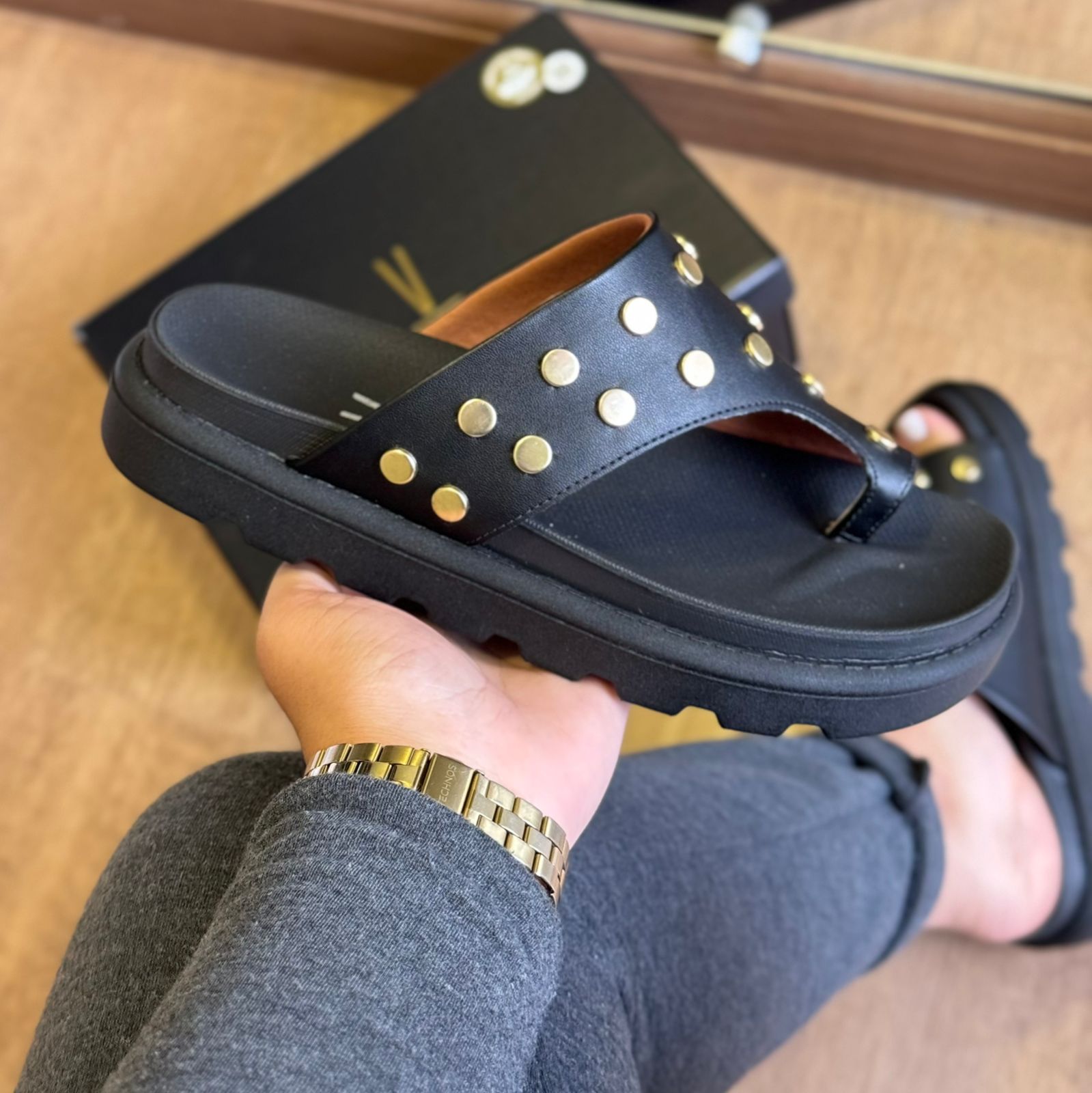 Sandália Vizzano Pontinhos Dourados 6510.117