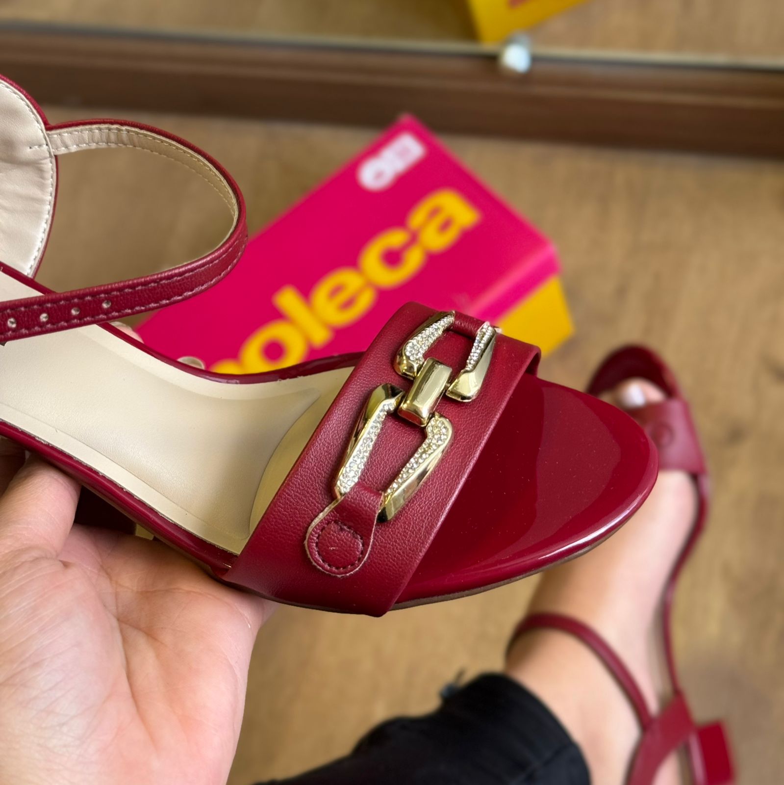 Sandália Moleca Ouro e Diamante 5259.880