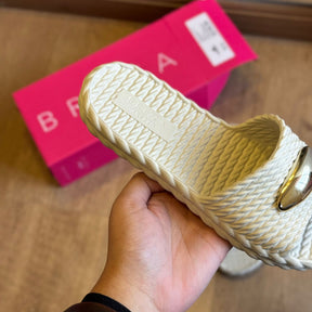 Sandália Arezzo Detalhe Circular Dourado Slide Z190410004