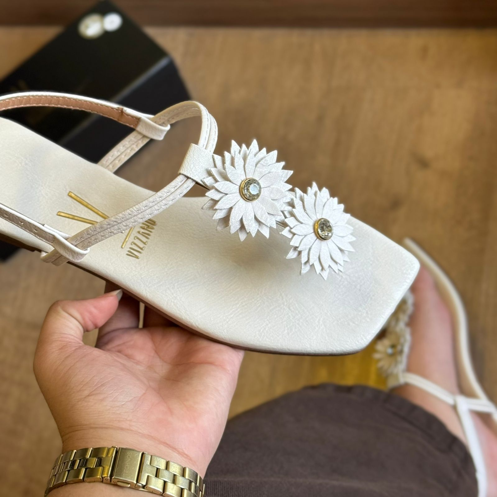 Sandália Vizzano Rasteira Detalhe de Flror 6553.205