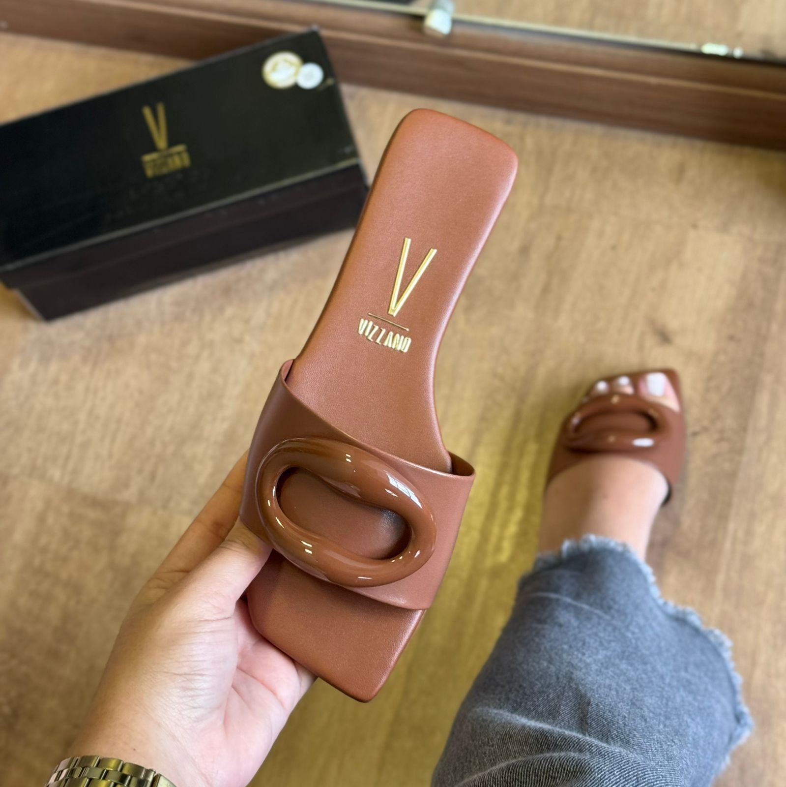 Sandália Rasteira Vizzano Detalhe Circular 6553.101