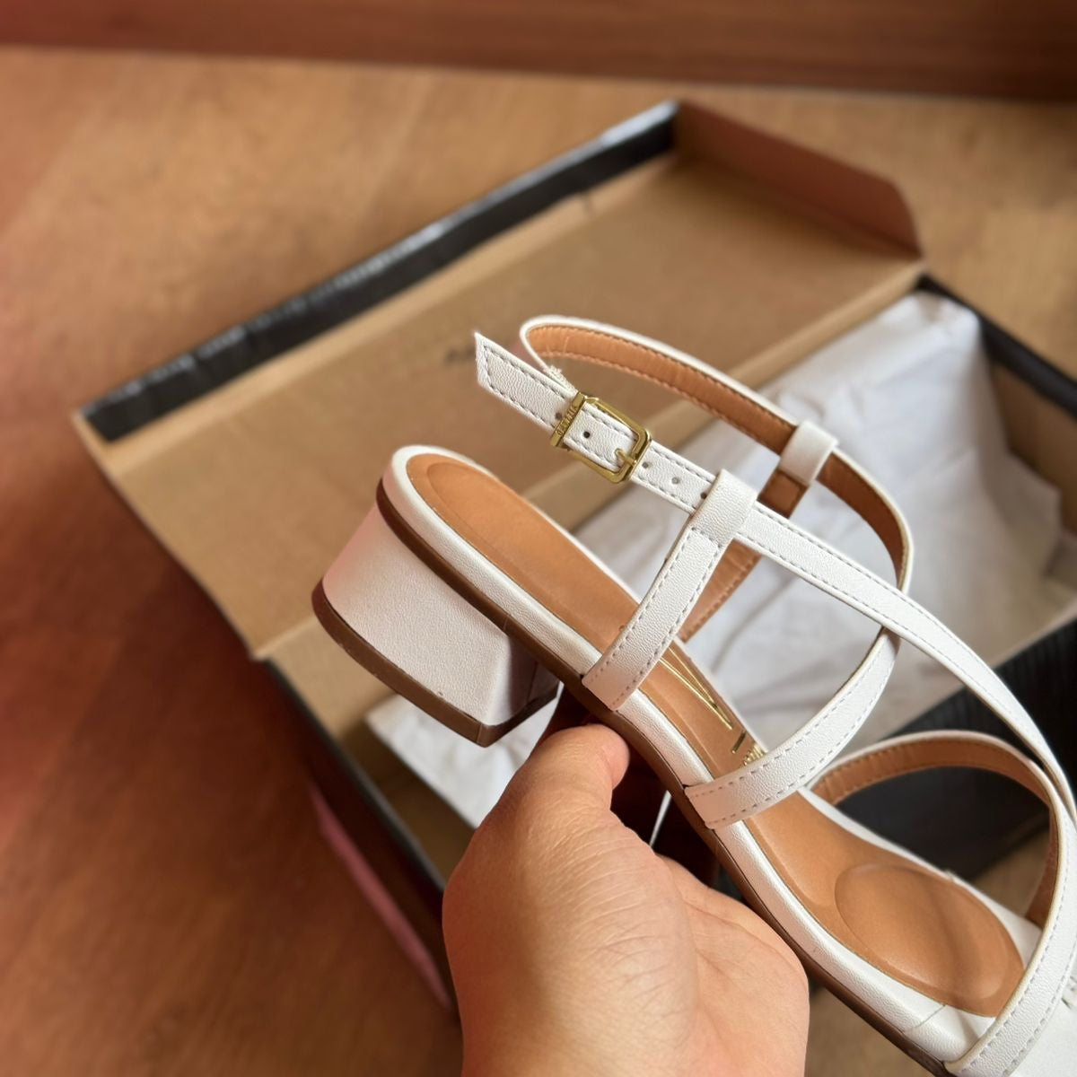 Sandália Vizzano Detalhe Dourado no Dedo 6454.123