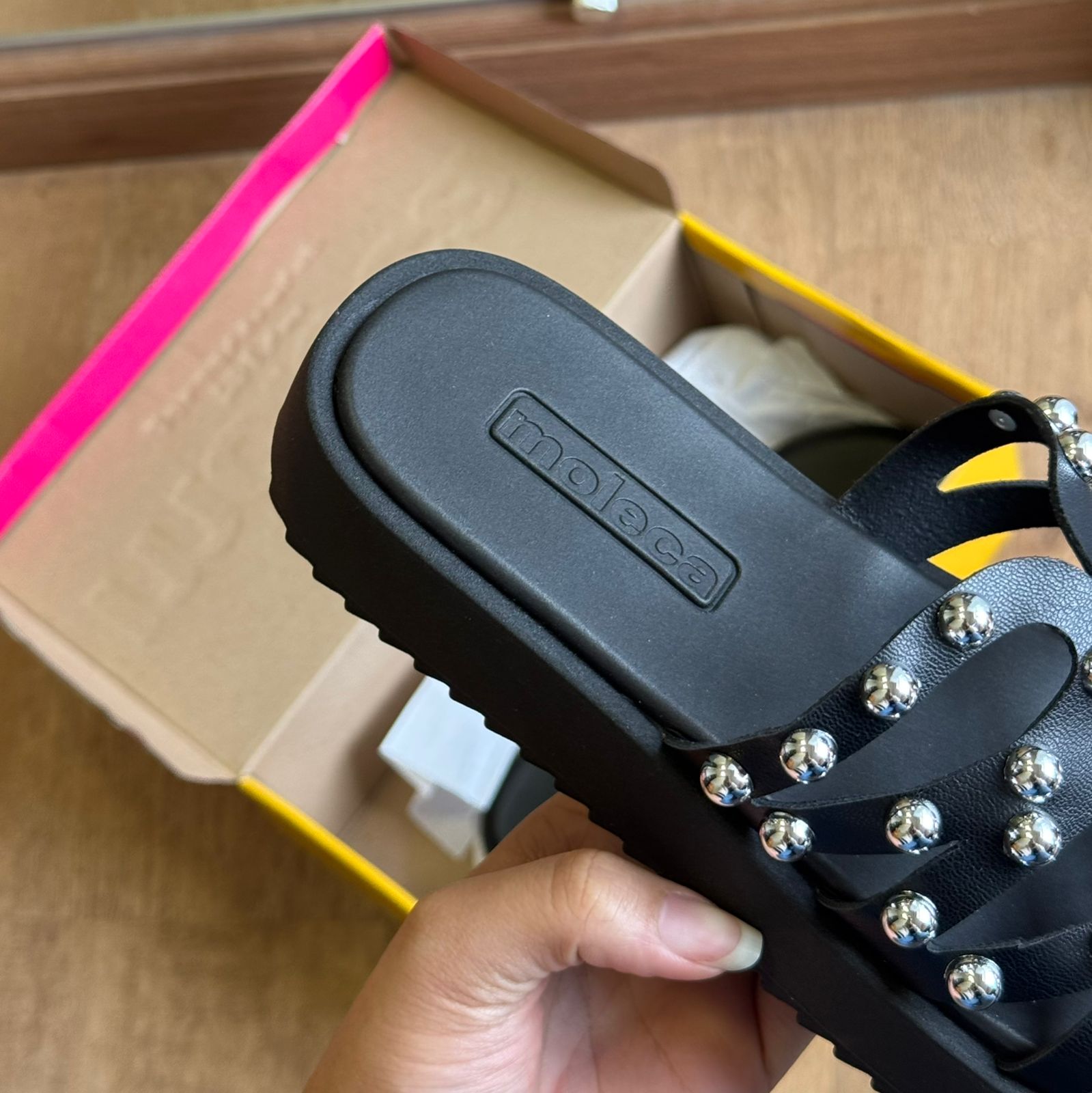 Sandália Moleca Papete com Bolinhas Douradas 5489.121