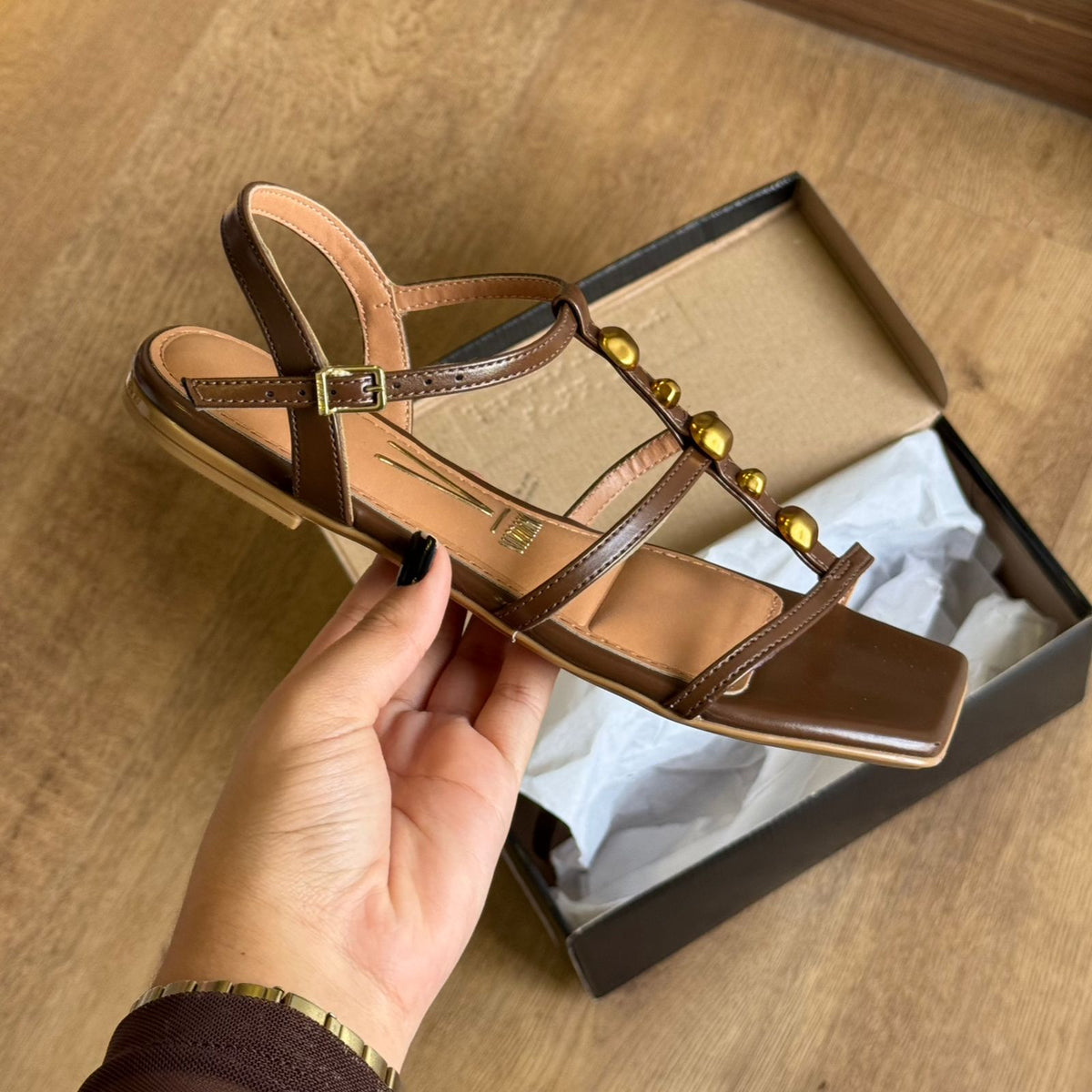 Sandália Vizzano Rasteira Pedrarias nas Tiras 6513.218