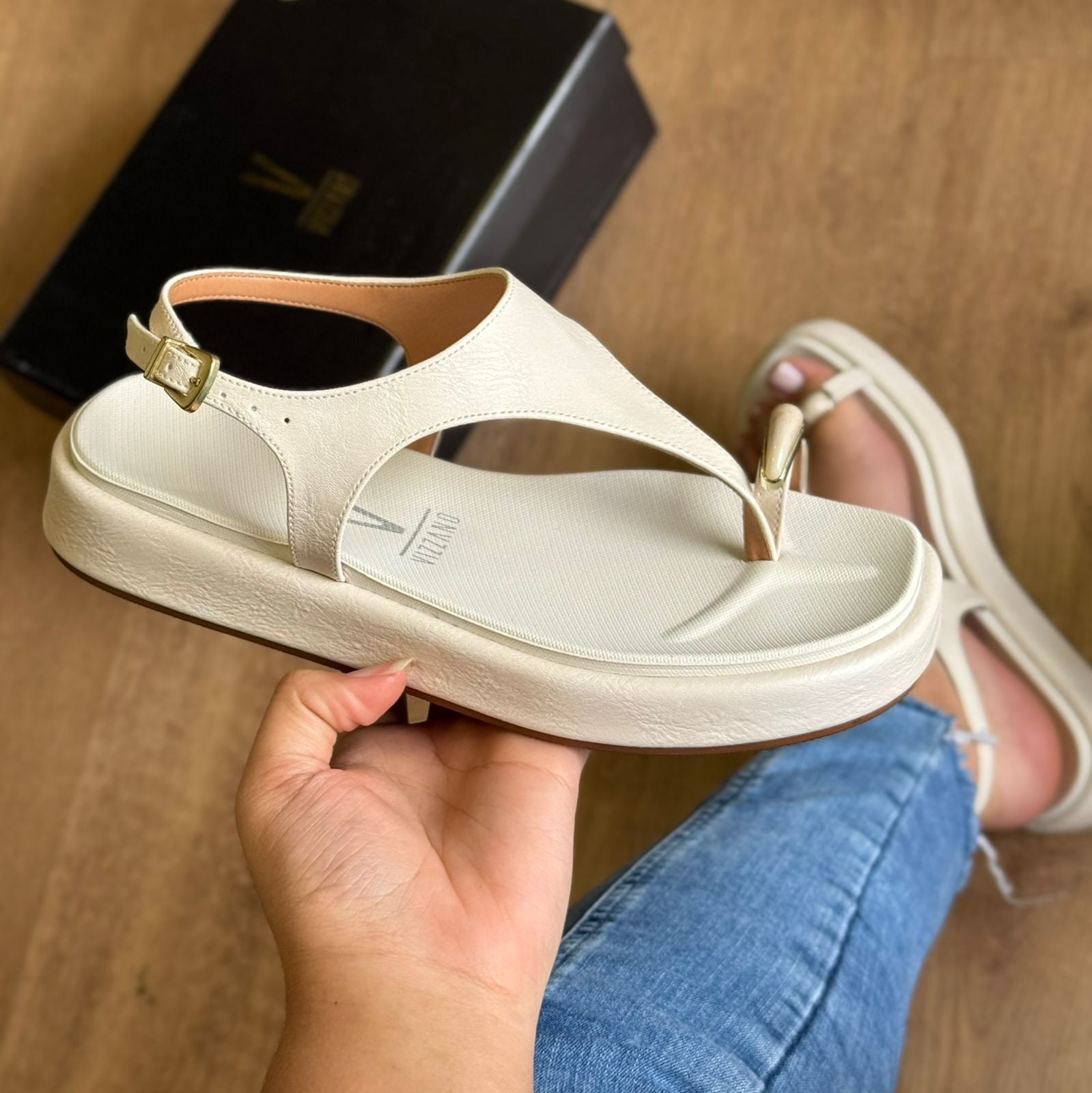 Sandália Vizzano Detalhe no Dedo 6506.127