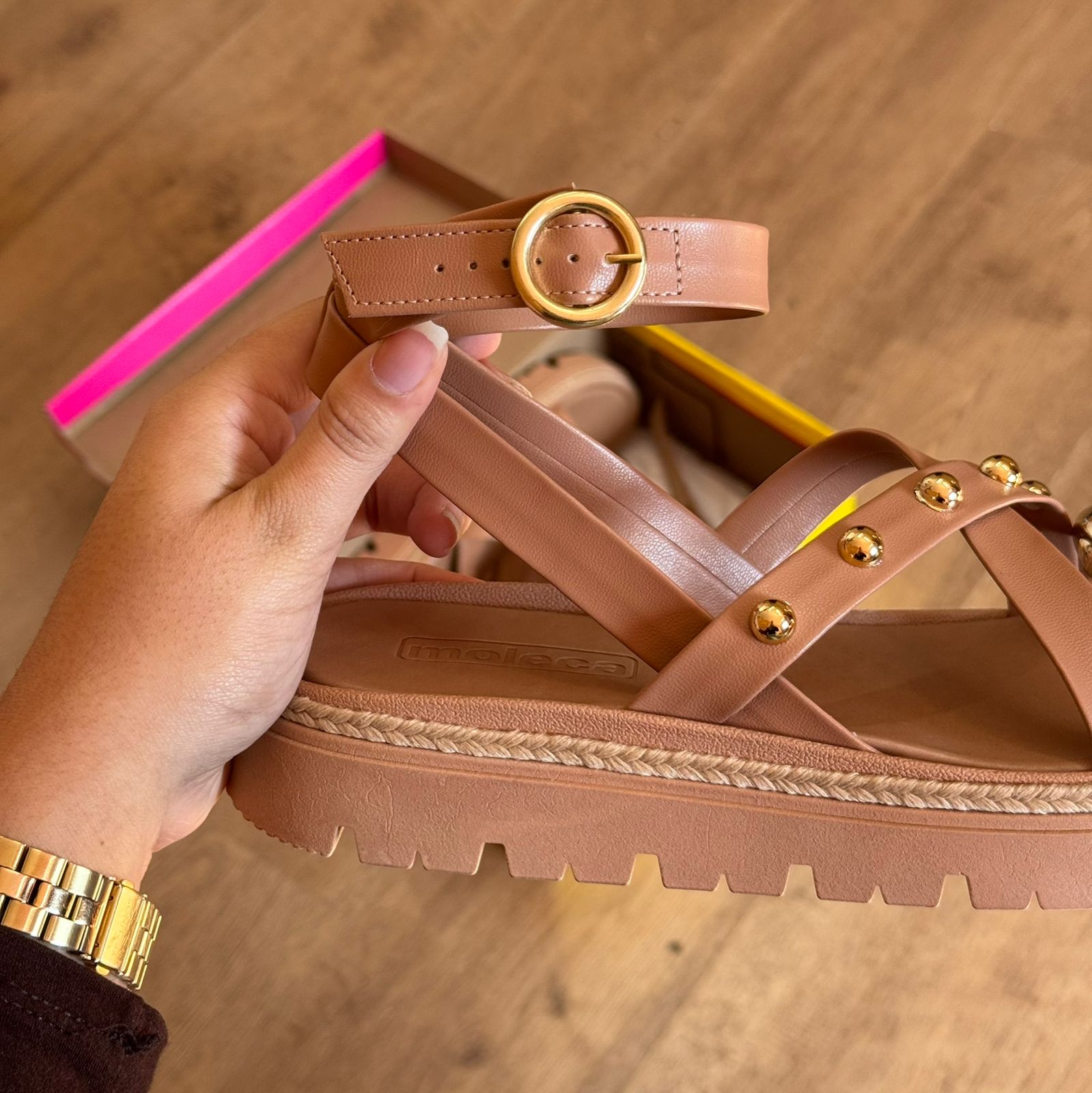 Sandália Moleca Tratorada Detalhe Dourado 5504.213