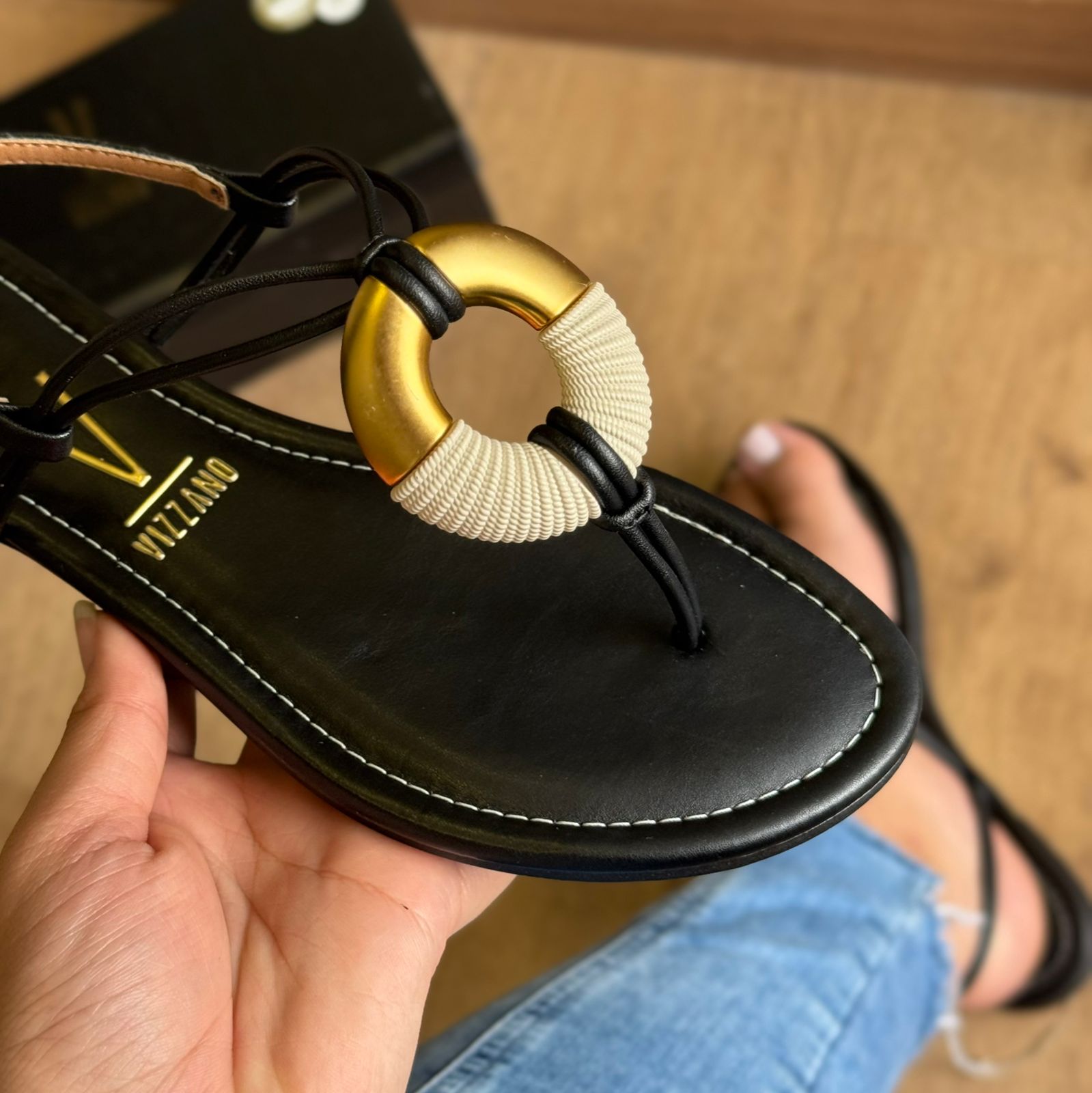 Sandália Vizzano Rasteira Detalhe nas Tiras 6371.1001