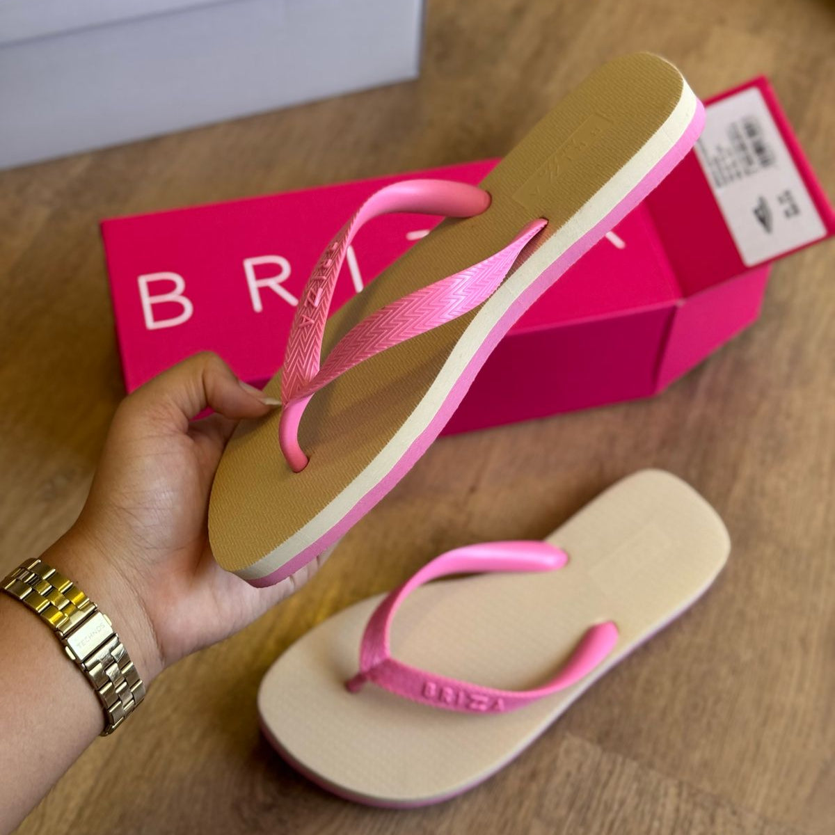 Chinelo de Dedo Arezzo Bicolor Roma Basics Z190350006