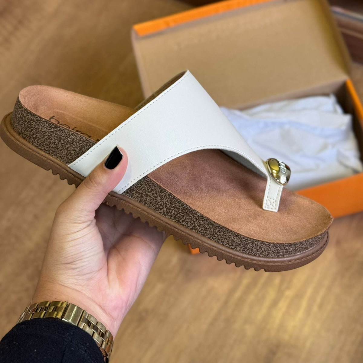 Sandália Papete Beira Rio Detalhe Dourado no Dedo 8524.110