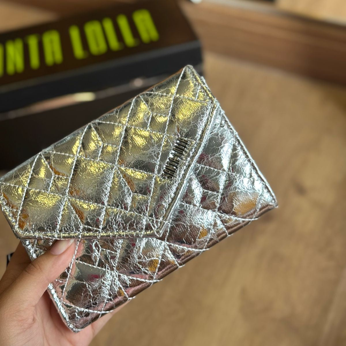 Bolsa Santa Lolla Carteira Transversal Metalizada e Verniz 0471.46BB