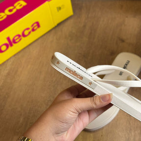 Chinelo de Dedo Moleca Detalhes da Marca 5552.200