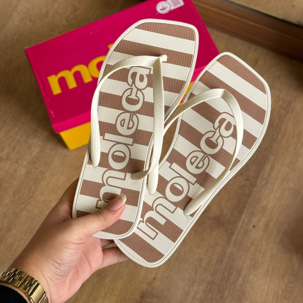 Chinelo de Dedo Moleca Listras 5552.300