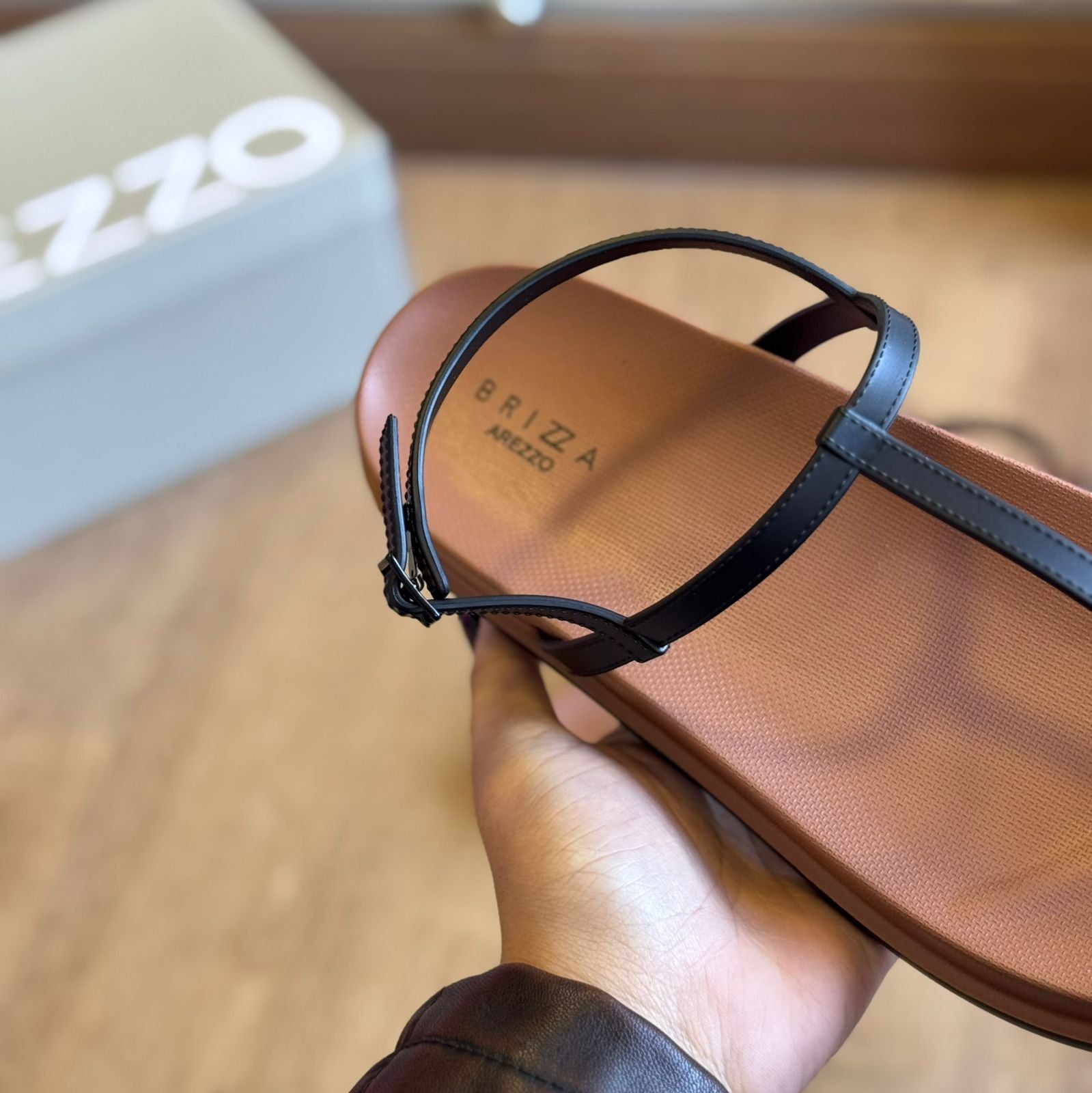 Sandália Rasteira Arezzo Slim Lara Brizza Z191140002