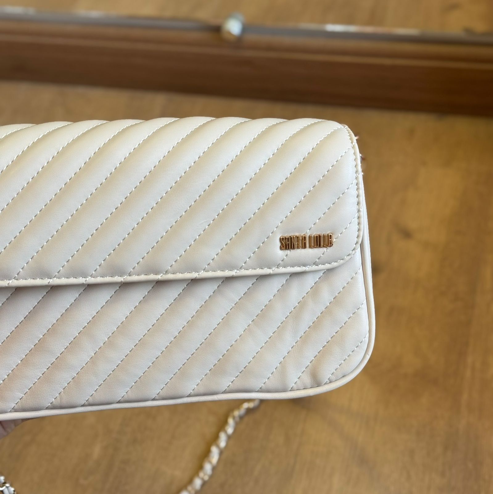 Bolsa Santa Lolla Pequena Soft Alça Corrente Transversal 0452.5475