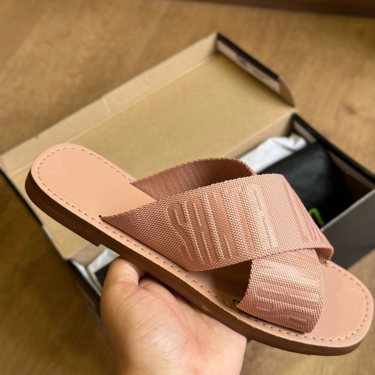 Rasteira Santa Lolla Bico Quadrado Tiras Cruzadas Gorgurão 0472.381B.01B2