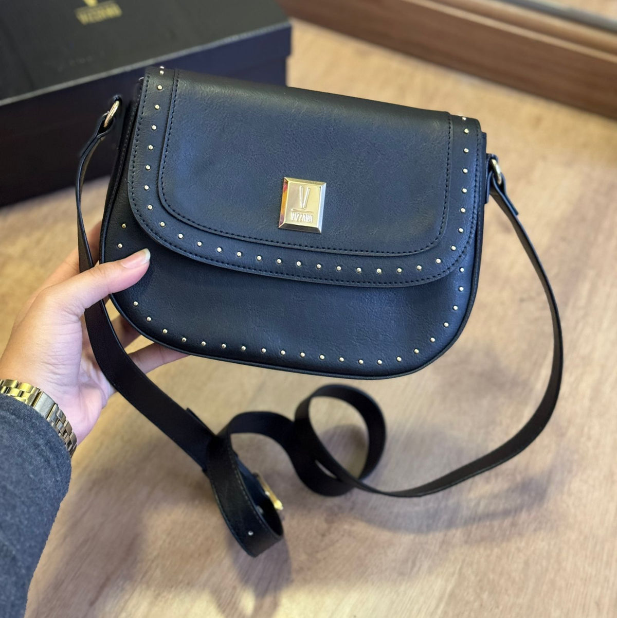 Bolsa Vizzano Placa Dourado 10085.2