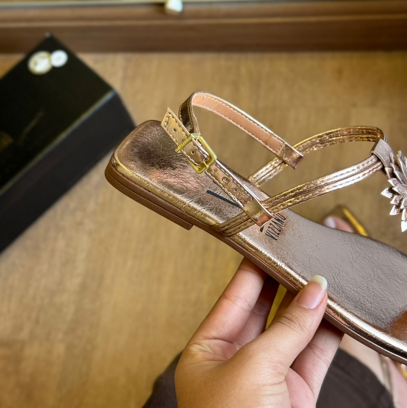 Sandália Vizzano Rasteira Detalhe de Flror 6553.205