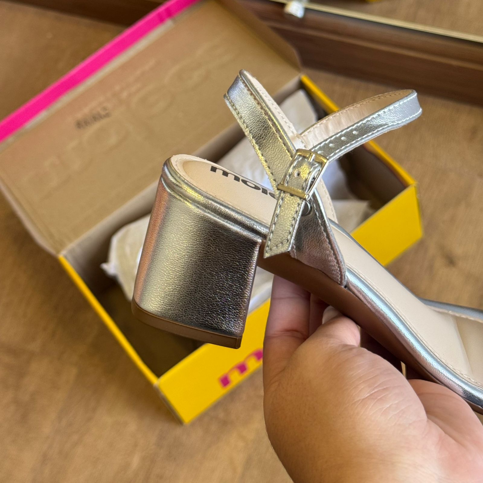 Sandália Moleca Salto Bloco Ajuste Prático 5496.101