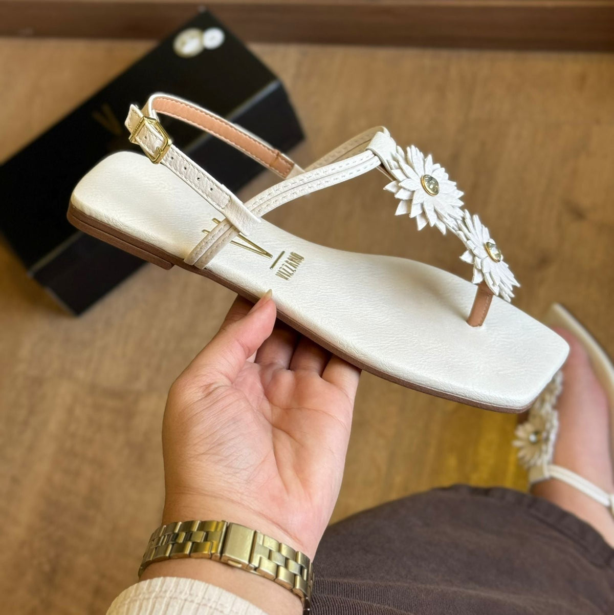 Sandália Vizzano Rasteira Detalhe de Flror 6553.205