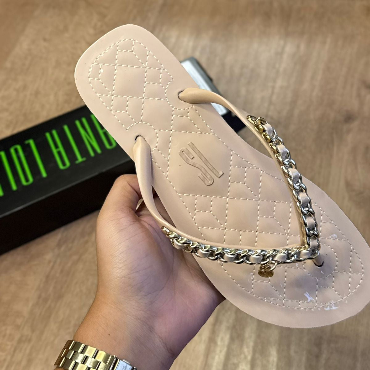 Sandália Santa Lolla Flip Flop Corrente Dourada 0106.0D67