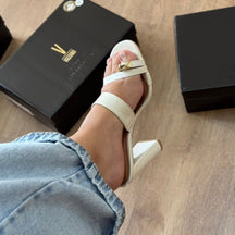 Salto Vizzano Bloco Detalhe Dourado no Dedo 6550.101