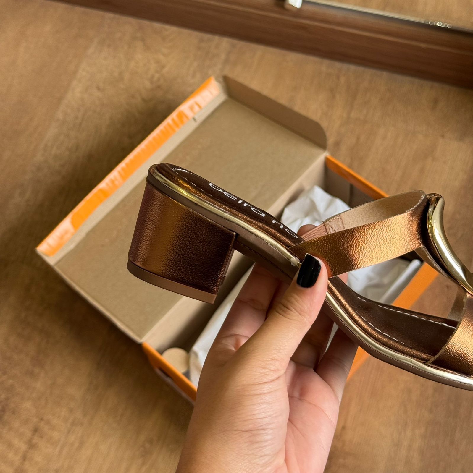 Sandália Beira Rio Salto Bloco Detalhe Circular Dourado 8379.257