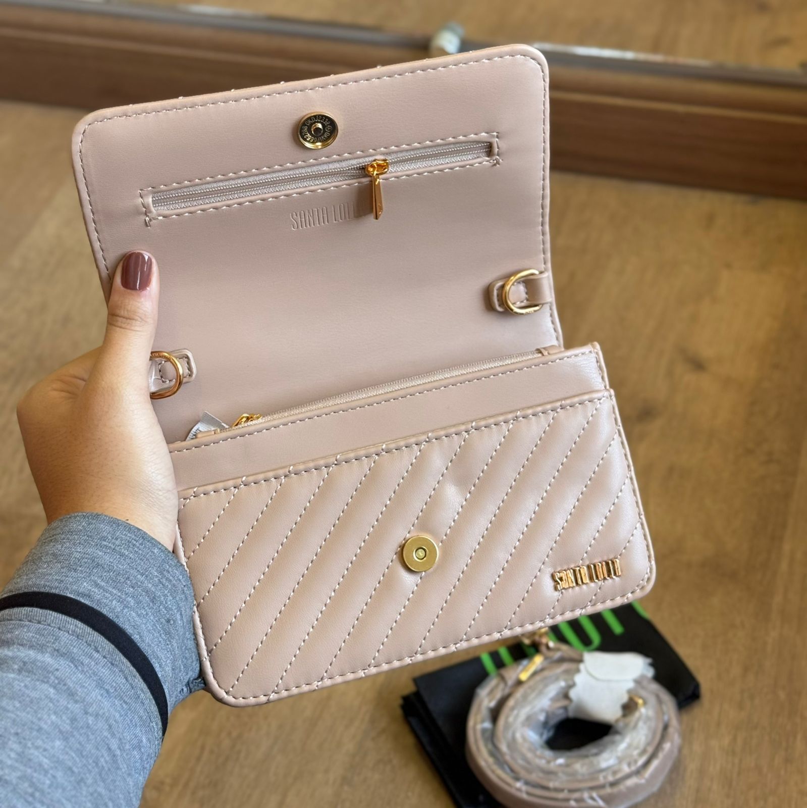 Bolsa Carteira Santa Lolla Costura Transversal 0470.547E