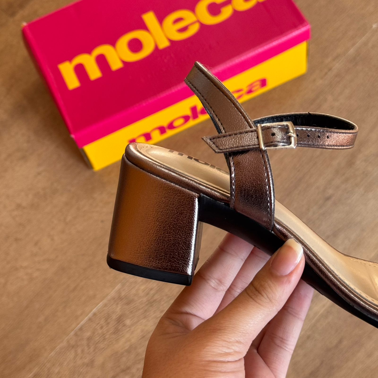 Sandália Moleca Salto Bloco Ajuste Prático 5496.101