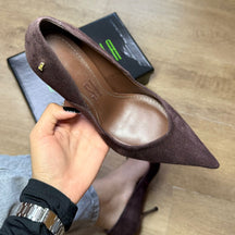 Scarpin Santa Lolla One Couro Camurça Bico Fino Salto Agulha 0070.2178.034A