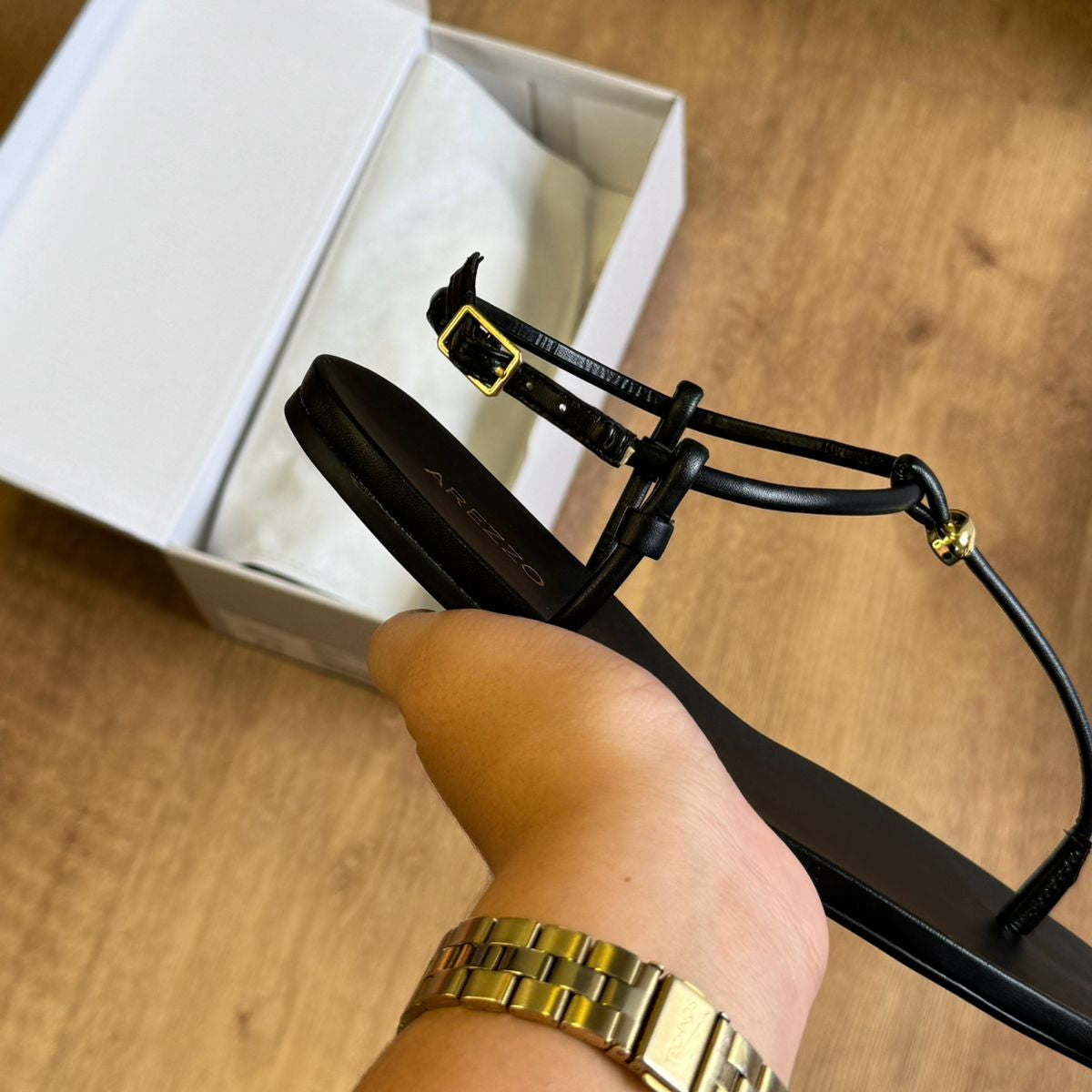 Sandália Arezzo Rasteira Slim Tiras Metal A032740144