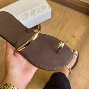 Sandalia Rasteira Arezzo Detalhe Dourado no Dedo Z191790001