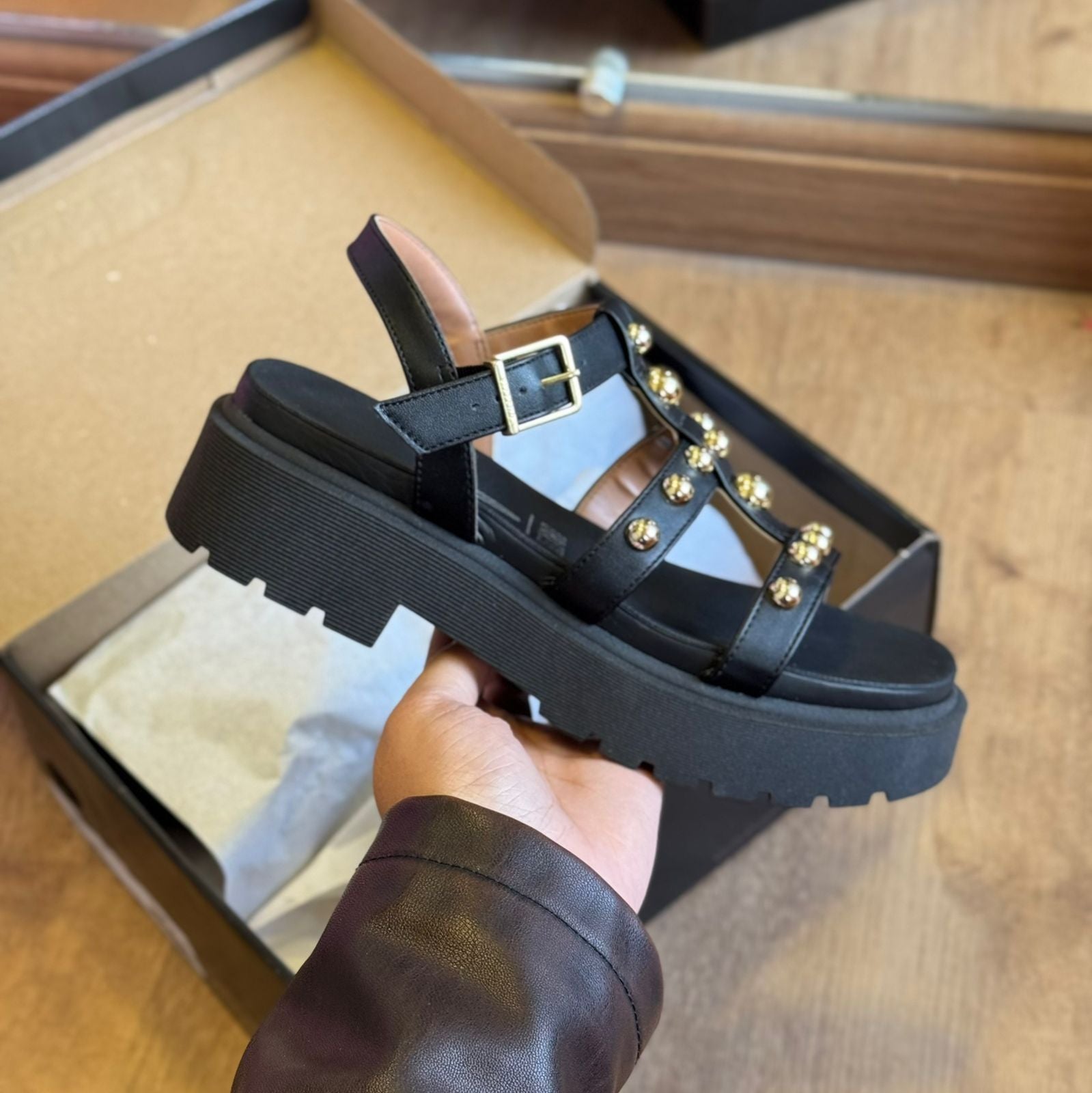 Sandália Vizzano Tratorado Pontinhos nas Tiras 6499.110.7286