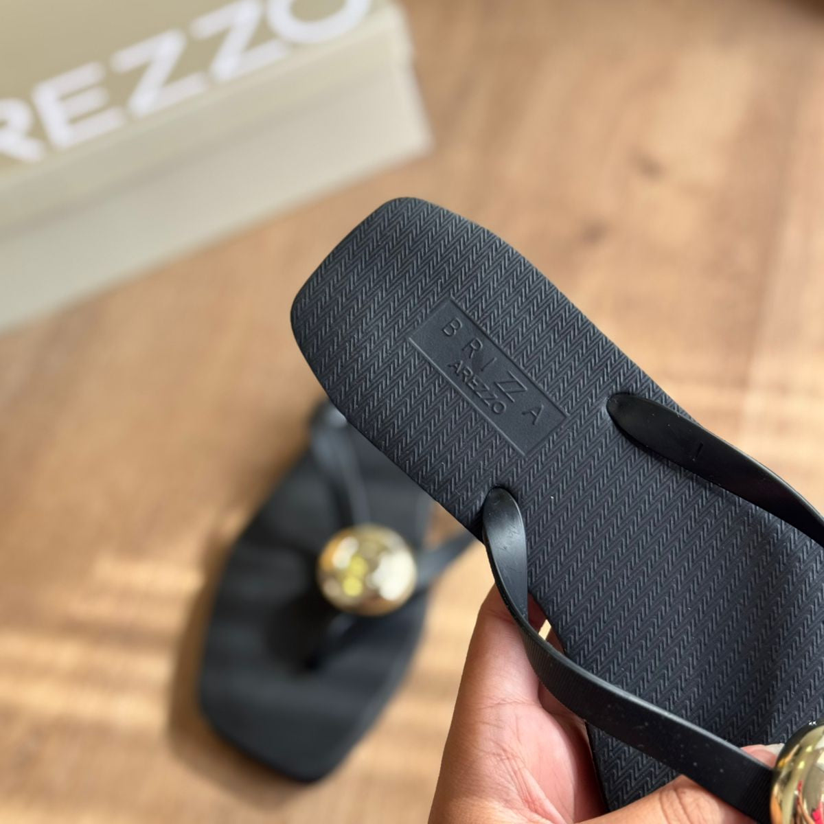 Chinelo de Dedo Arezzo Square Tiras Largas Z190270213